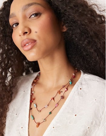 multirow long necklaces with chipping detail in red