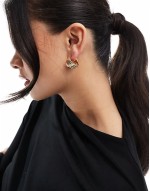 hoop earrings with fan ridge detail in gold tone