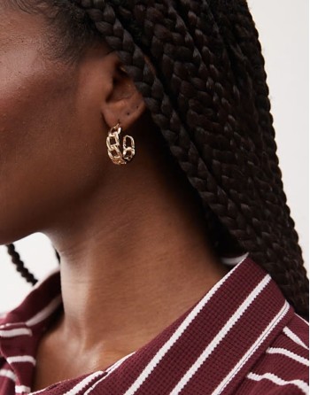 link hoop earrings in gold