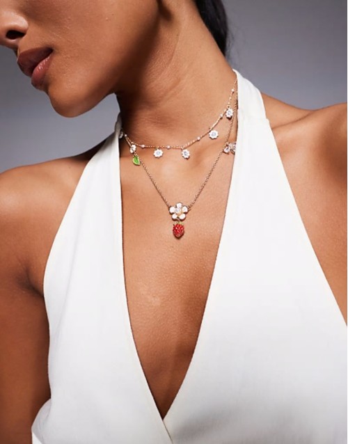 veryberry daisy strawberry charm necklace in gold