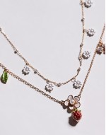 veryberry daisy strawberry charm necklace in gold