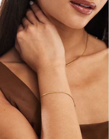 Z stainless steel gold plated omega bracelet in gold