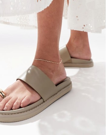anklet with wiggle detail in gold tone