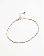 anklet with wiggle detail in gold tone