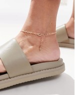 anklet with wiggle detail in gold tone