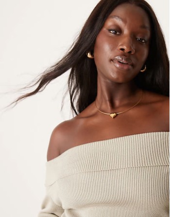Curve waterproof stainless steel necklace with wire and puff heart pendant design in gold tone
